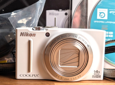 NIKON　COOLPIX　ホワイト N MINT Nikon COOLPIX S8200 16.1MP 14x Compact Digital Camera