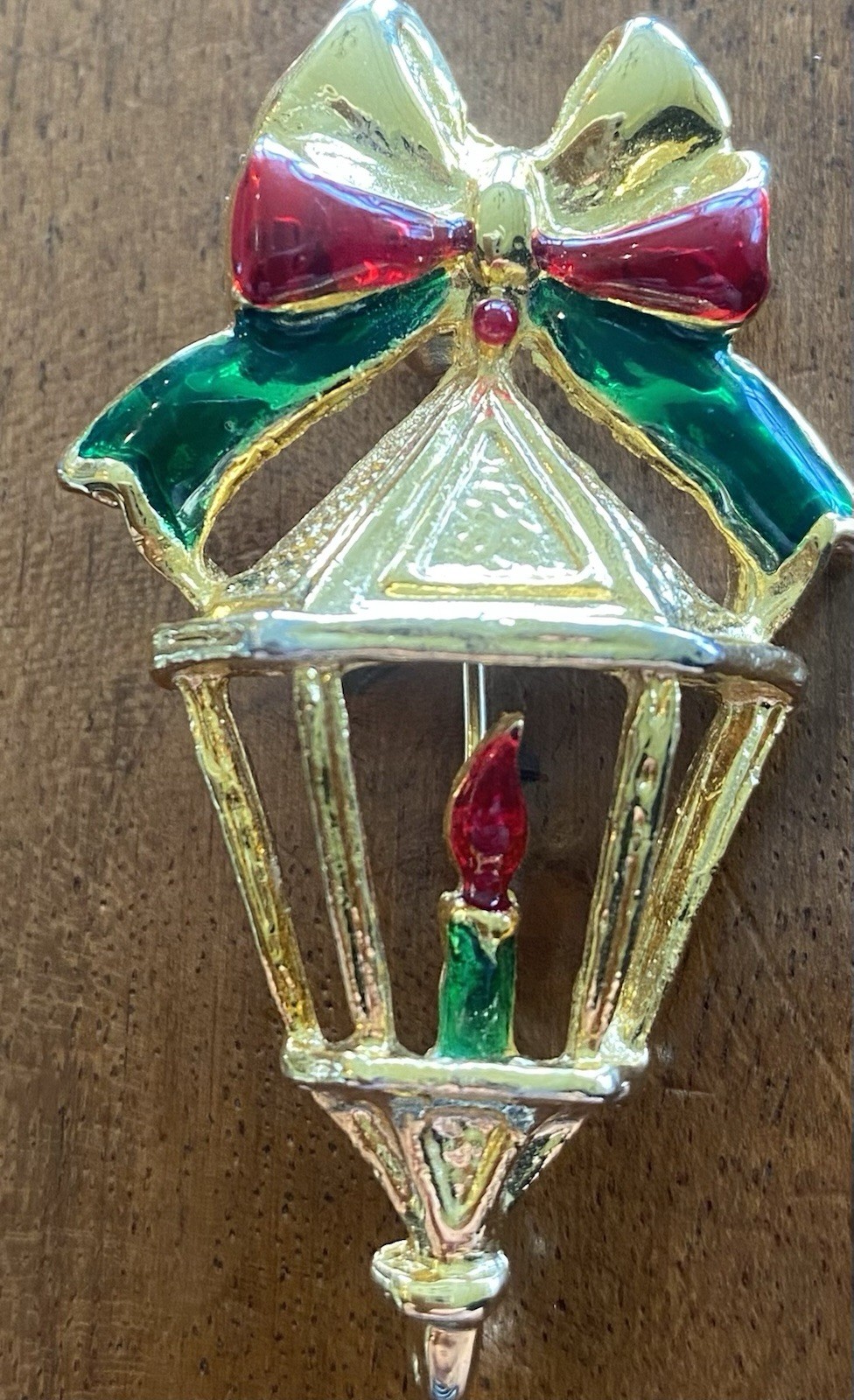 Gold Tone Red Green Enamel Lamp Candle Lantern Christmas Brooch Pin Vintage