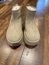 UGG® Ultra Mini New Heights Sunwave (Women's)/ mustard seed