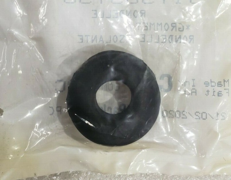 Ski-Doo New OEM Grommet-Windshield Support 517303756 MXZ GSX