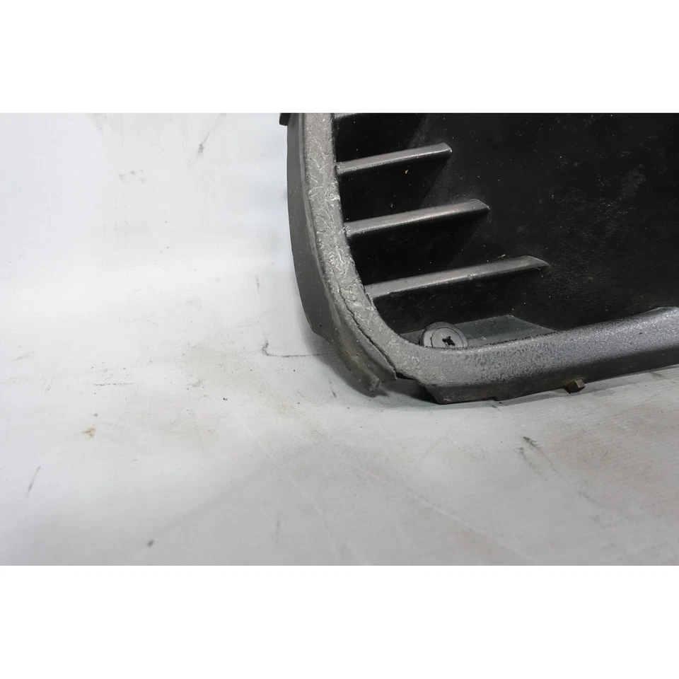 Par de rejillas de faros izquierda derecha OEM BMW E28 528e 533i 1982-1988 dañadas de fábrica Foto 3 de 4