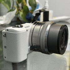 White Sony Alpha a5000 Mirrorless Digital Camera with 16-50mm Lens - 95 New