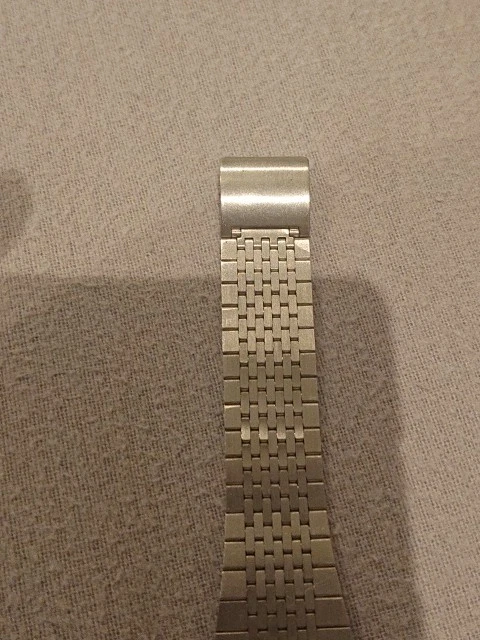 Reloj digital Sanyo vintage. Foto 3 de 4