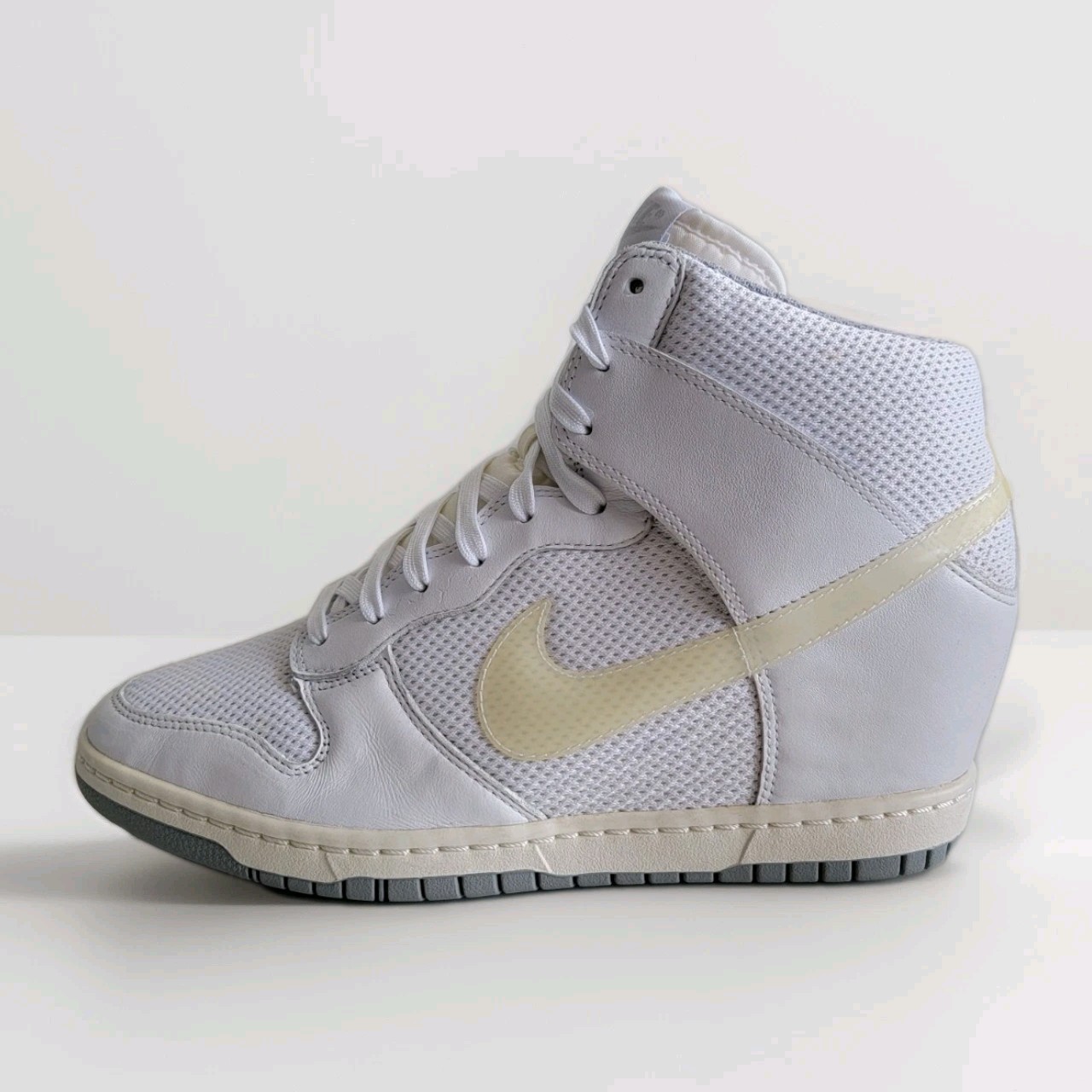 NIKE DUNK SKY HI WEDGE SIZE UK 8 EUR 42.5 (644877 100) WHITE