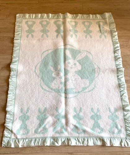 Vintage Green Baby Chatham Baby Blanket Bunnies Rabbits Sateen Trim 26" x 44" - Picture 5 of 6