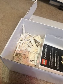 LEGO ARCHITECTURE: Architecture Studio 21050. Missing Pieces shown in pictures