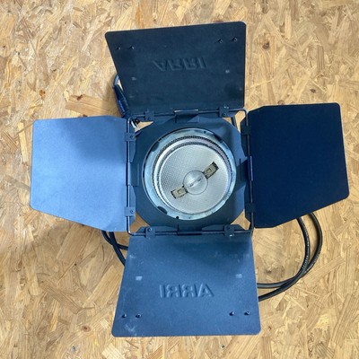 ArriLite 800 Flood-Spot Light. Comes with working halogen lamp.