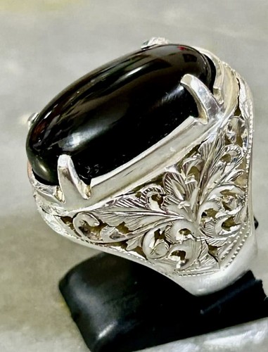 Carnelian Agate on Sterling Silver Ring with Traditional Carved Floral Motif - Picture 3 of 6