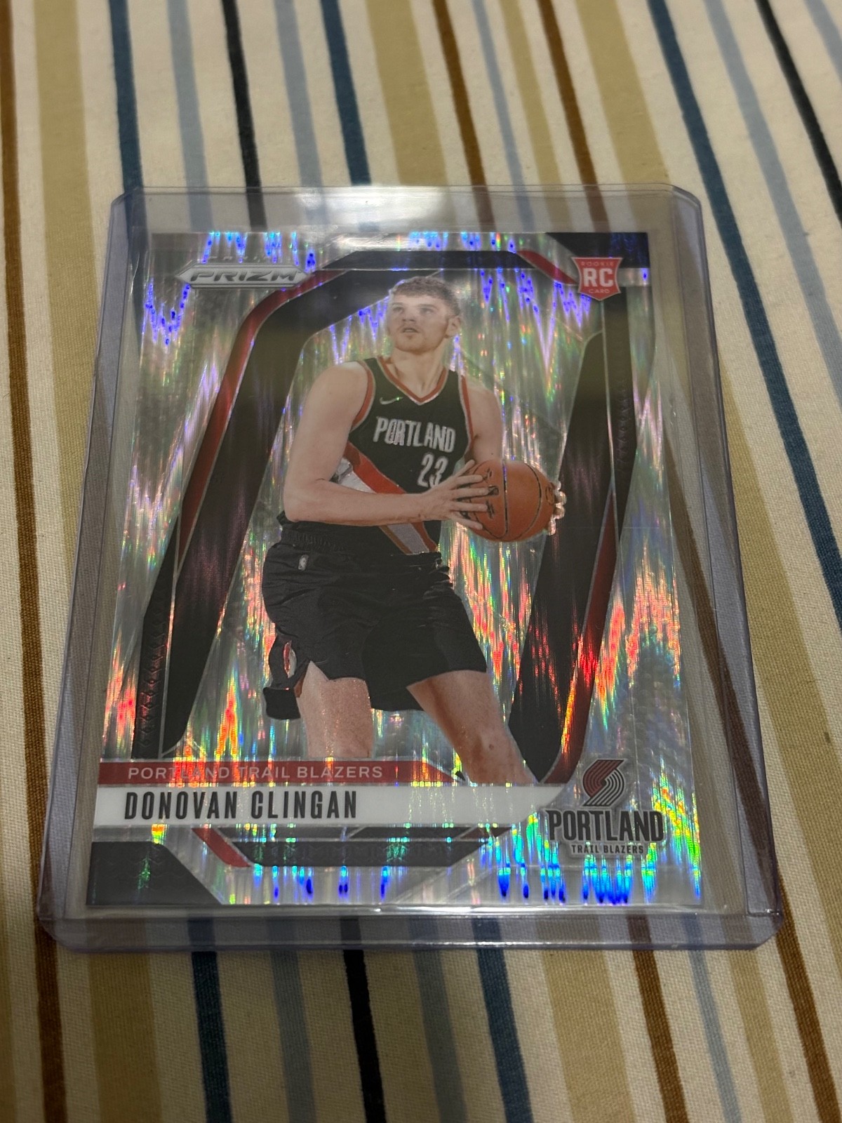 2024-25 Panini Prizm - Donovan Clingan #221 Skewed Prizm /249 (RC)