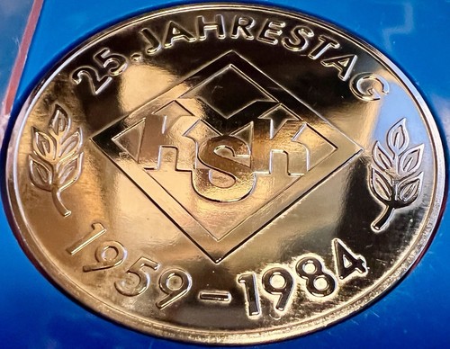 DDR-MEDAILLE in OVP 40mm ,, 25 Jahre Laubenpieper ,,