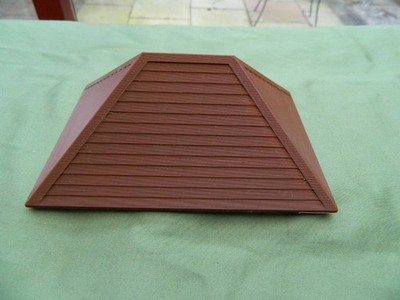 Ein Bayko kompatibles Fayko 3D gedrucktes 6x4 schokobraunes Dach