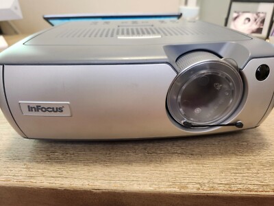 InFocus LP540 Projector W/ Case and all cords