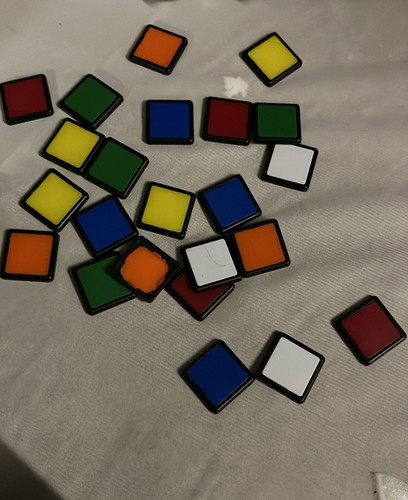 Rubik’s Race Classic Fast-Paced Strategy Sequence Gioco da Tavolo RICAMBI USATI COME FOTO - Foto 3 di 6
