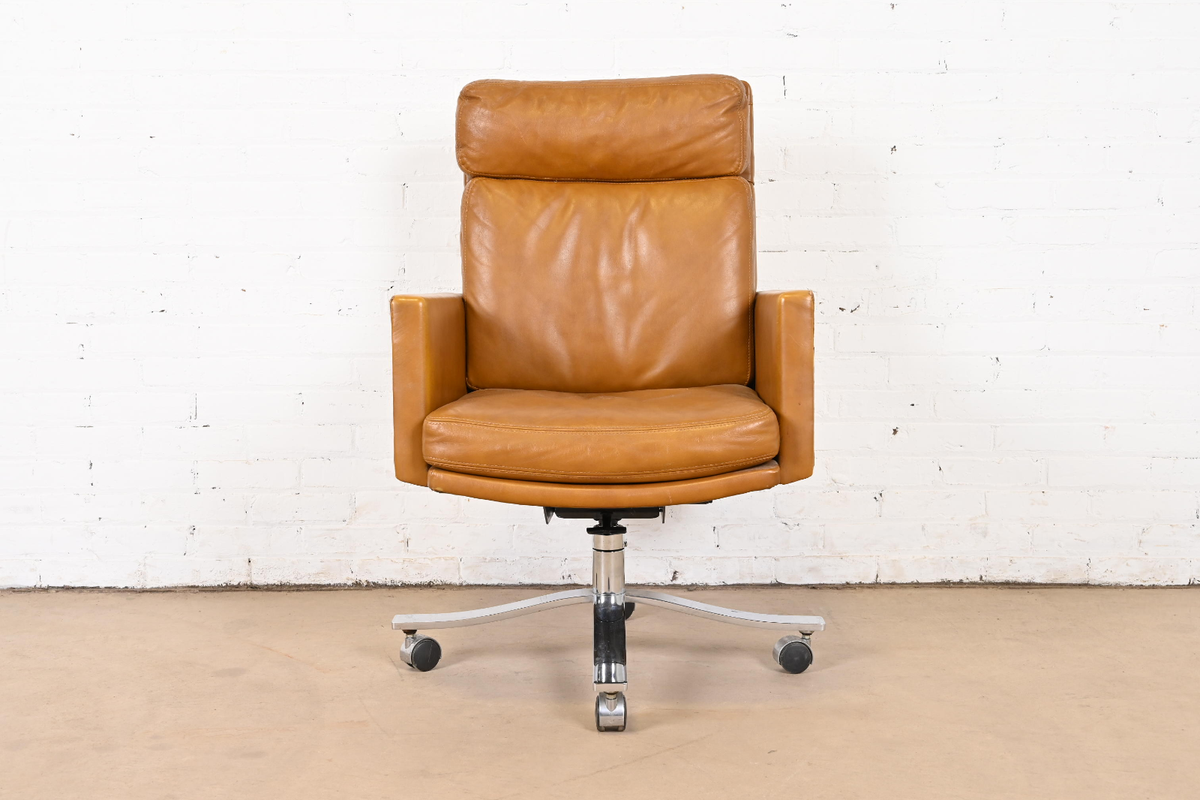 Stow Davis Mid-Century Modern Leather Executive Swivel Desk Chair, Circa  1960s