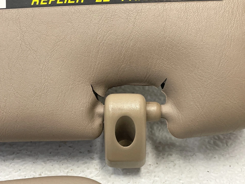 Комплект из пары бежевых передних левых и правых козырьков для Lexus LX470 1998-2002 годов выпуска 1535 от оригинального производителя - Изображение 4 из 4