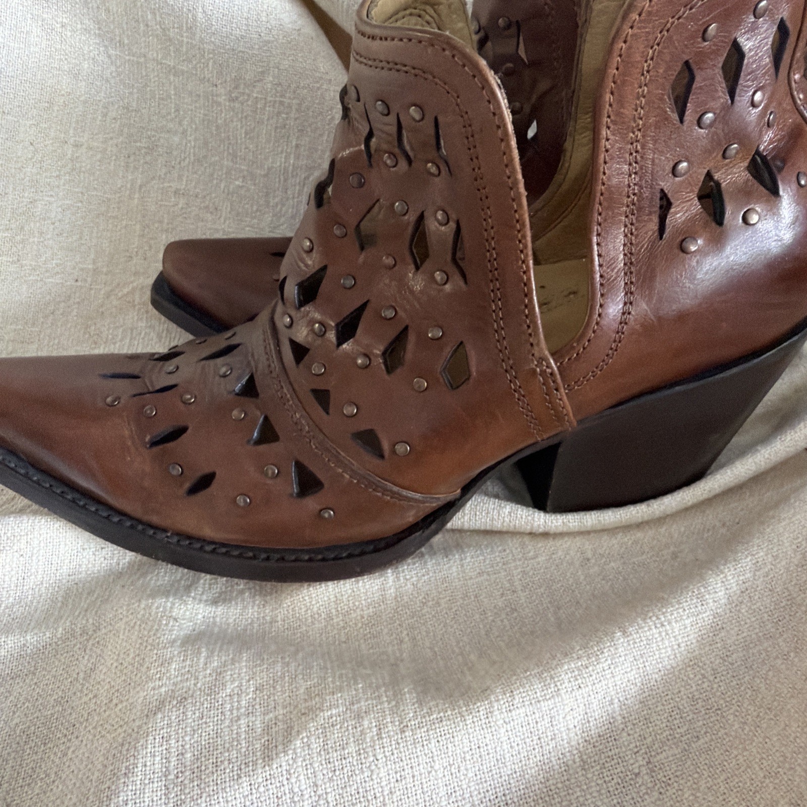 ARIAT Dixon Womens Studded Western Ankle Boots Weather Brown Leather 8.5 Snip image 4