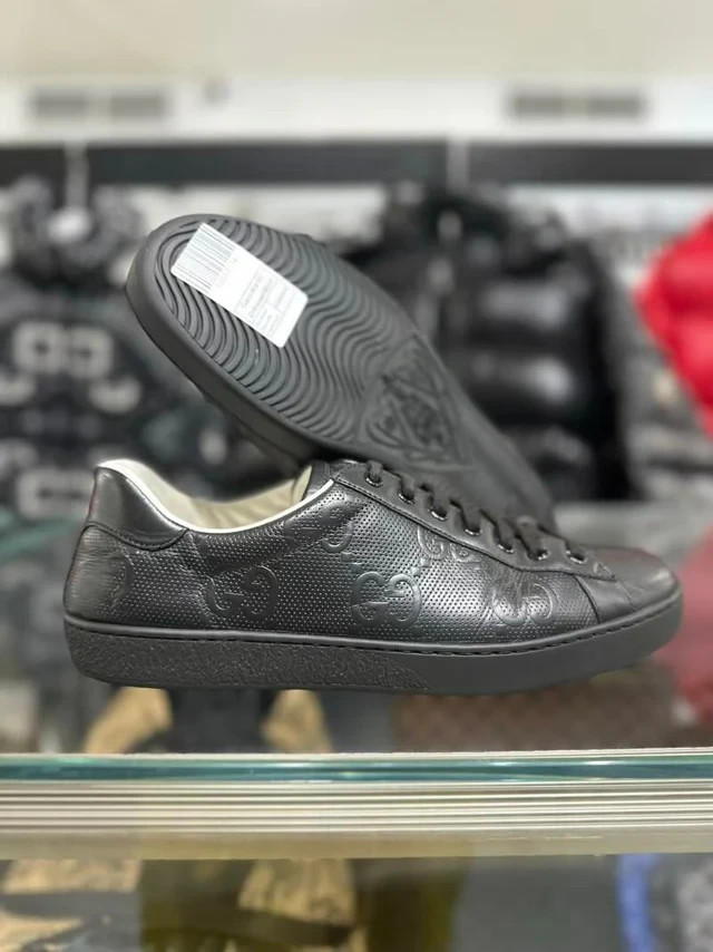 Used Gucci Ace GG Embossed Black  HPOK7R07R6ZQ Size 9 NB SHIPS FAST