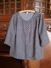 Heine Bluse Größe 38 3/4 Ärmel Blau /Weiß /Florales Design