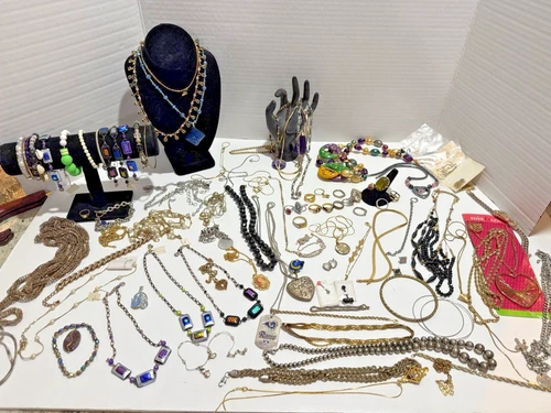 Vintage Costume Jewelry Lot Some Signed 95pc lot Some NEW