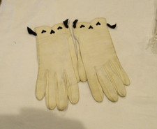 Fernande Desgranges white kidskin gloves, black heart pattern, sz. 6-1/2