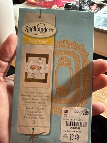 SPELLBINDERS Die d-Lites- S2-244 Fleur De Lis Deco 3 Templates