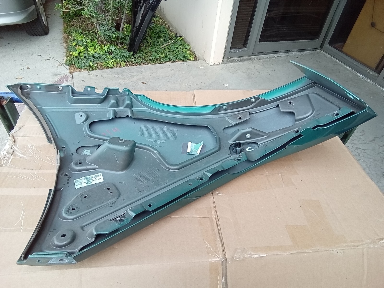 ASTON MARTIN DB11 JY53-15A281-BF  REAR BUMPER PASSENGER  CORNER (77)