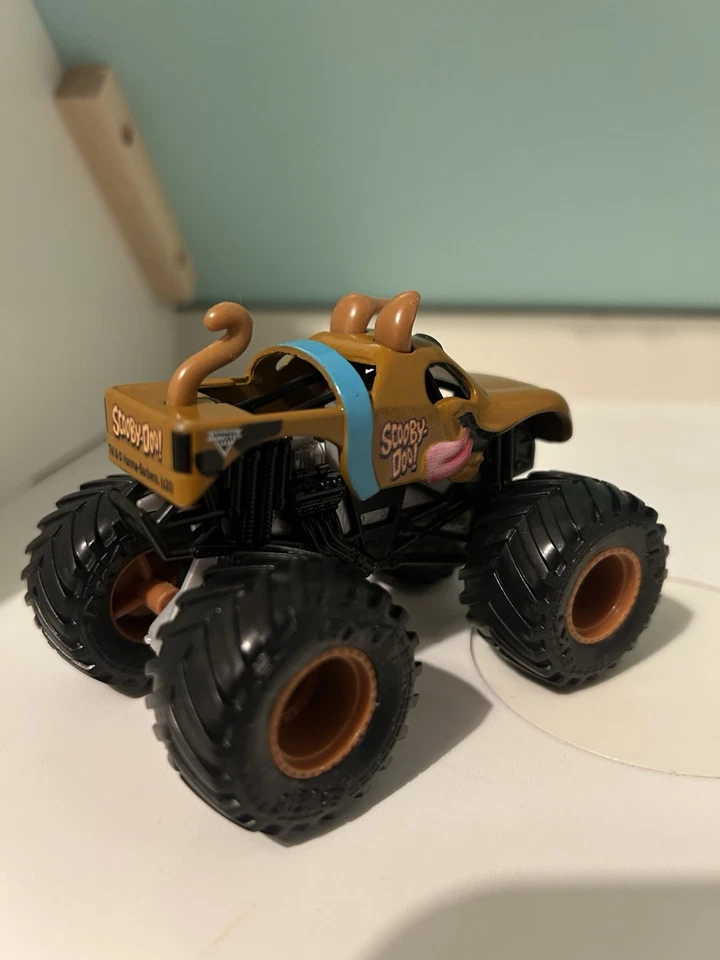 Hot Wheels Monster Jam Scooby-Doo Monster Truck 1:64 Diecast Vehicle - Image 2 of 3