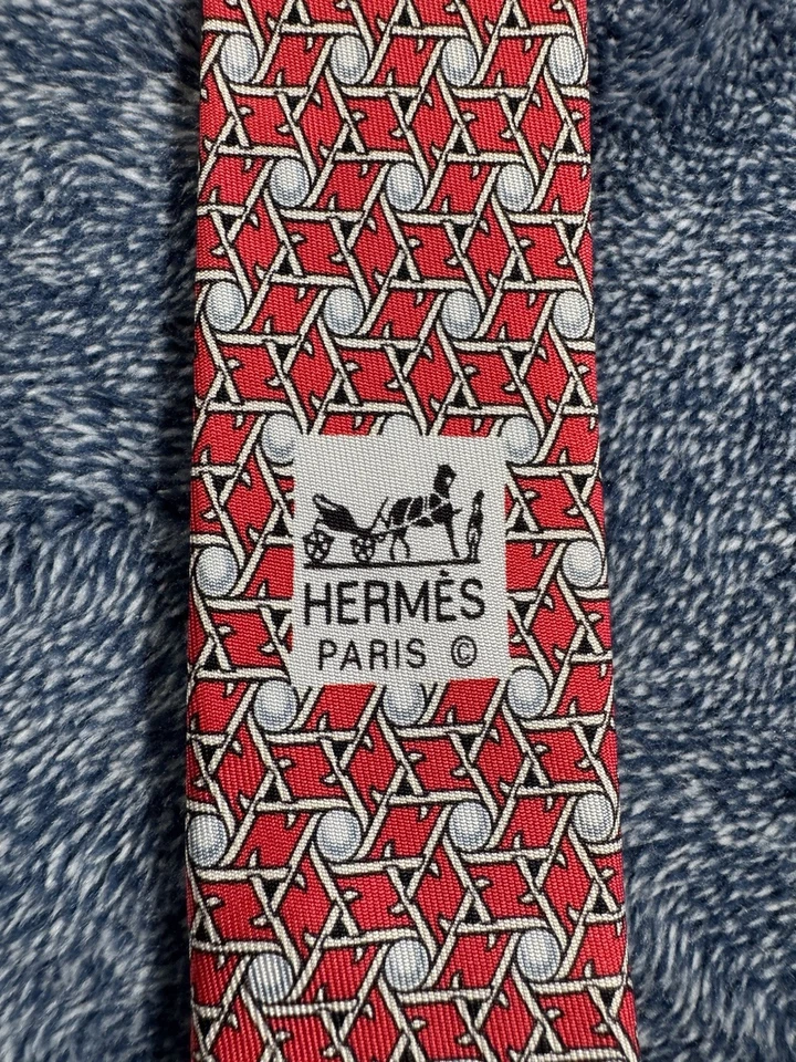 Corbata para hombre Hermes roja satinada seda geométrica AOP Foto 3 de 4