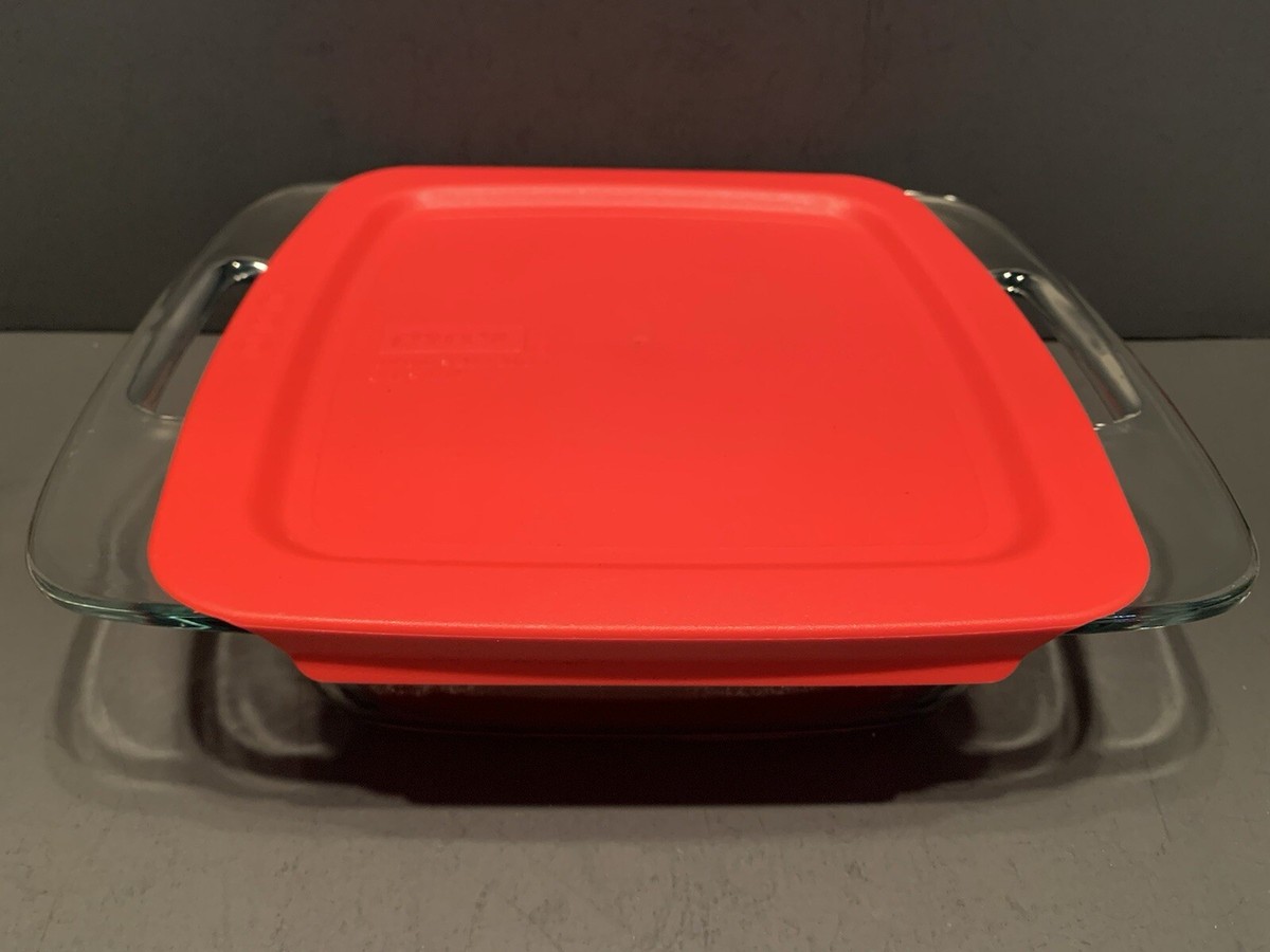 PYREX Qt x Clear Glass Baking Dish w Handles Fitted Red