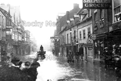 Qqy-74 Floods, Horse and Cart, Salisbury, Wiltshire 1915. Photo