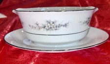 Noritake Melissa 3080 Gravy Boat with Attached Underplate, Made in Sri Lanka