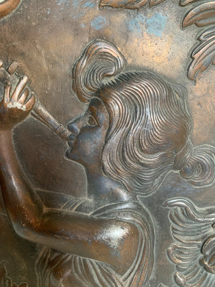 Placa redonda de montaje en pared vintage antigua hecha a mano de bronce dama francesa en relieve Foto 4 de 4