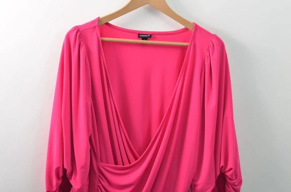 Body Torrid Top Wrap Look Mujer 1X Rosa Barbiecore Estudio Tejido Sobrepelliz Foto 3 de 4