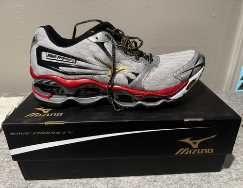New in Box Mizuno Wave Prophecy 2 Men's Running Sneaker 8KN-31650 Silver/Red