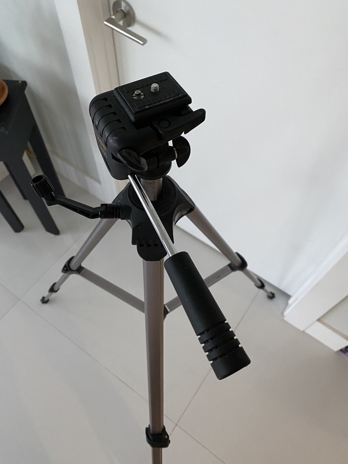 ProMaster 6100 Photo/Video Tripod Quick Release Pan/Tilt Head slightly