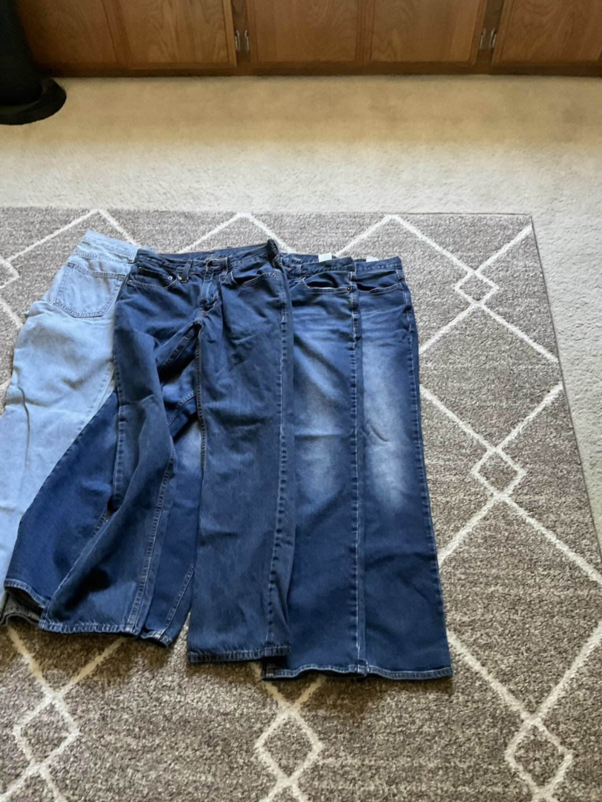 Old Navy Men&rsquo;s 30x32 Straight Jeans