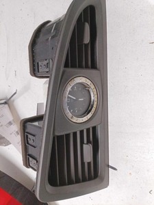 Clock INFINITI QX4 02 See Pics