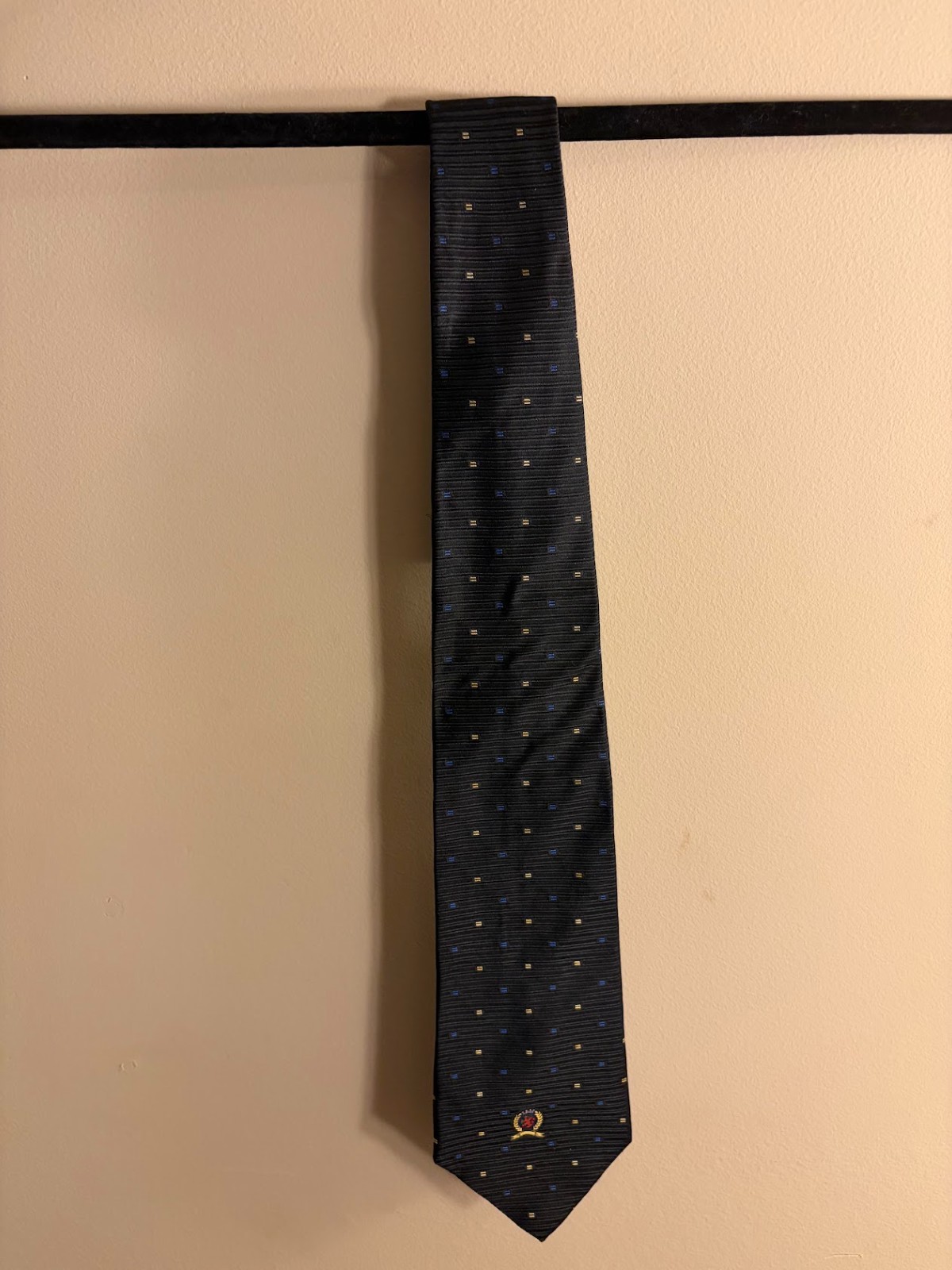 Vintage Tommy Hilfiger Silk Tie Mens Black Blue Embroidered Crest Logo Necktie
