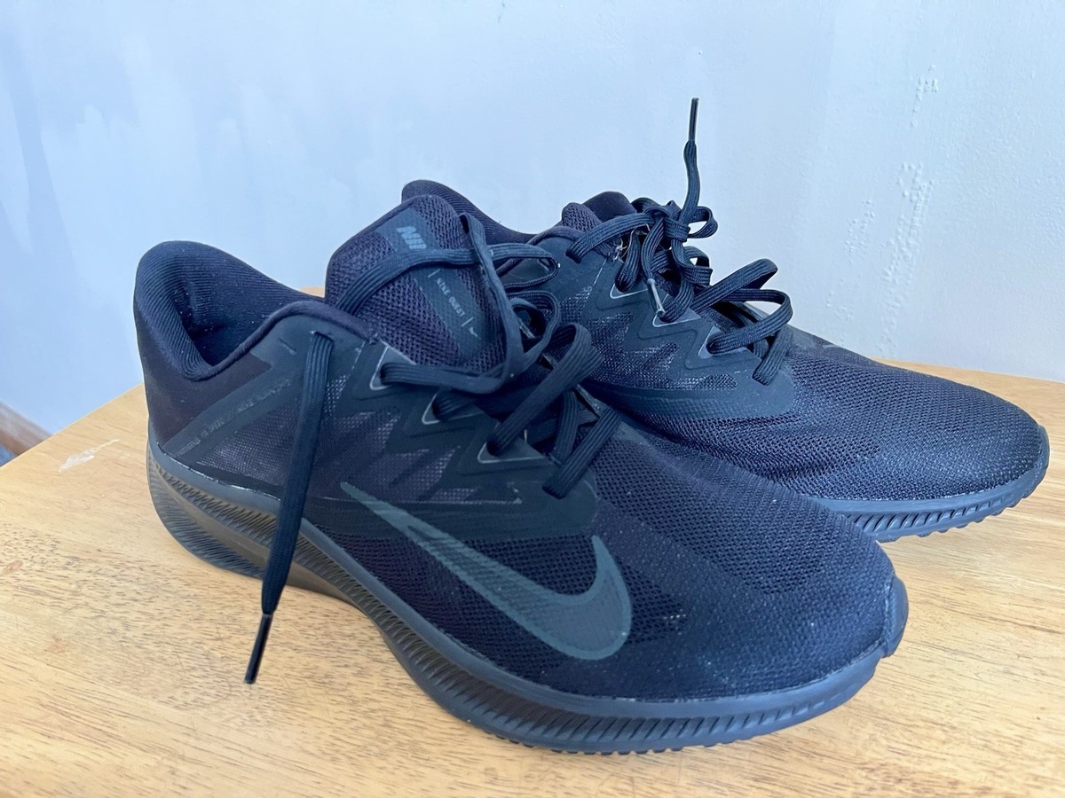 nike running quest 3 trainers in triple black