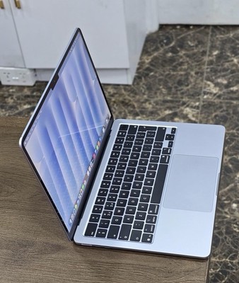 APPLE MacBook Air 13.6