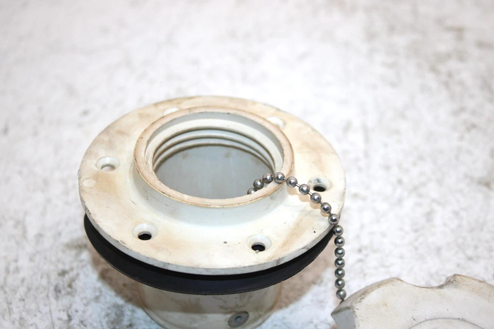 Yamaha Waverunner Lx 650 1992 OEM cuello de llenado de combustible EU0-W6783-01-00 JY22 Foto 3 de 4