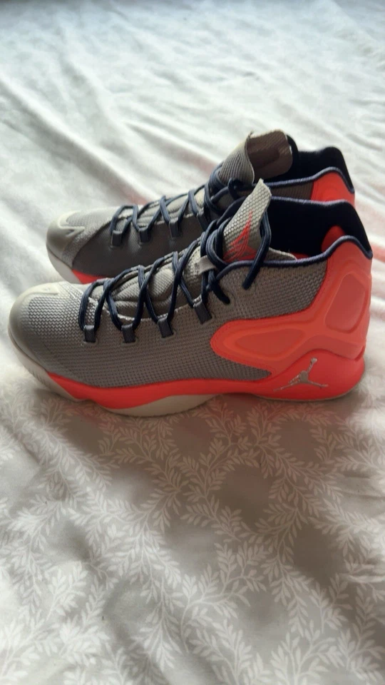 Jordan Melo M12 Estilo # 827176-008 Talla 8.5 Foto 4 de 4