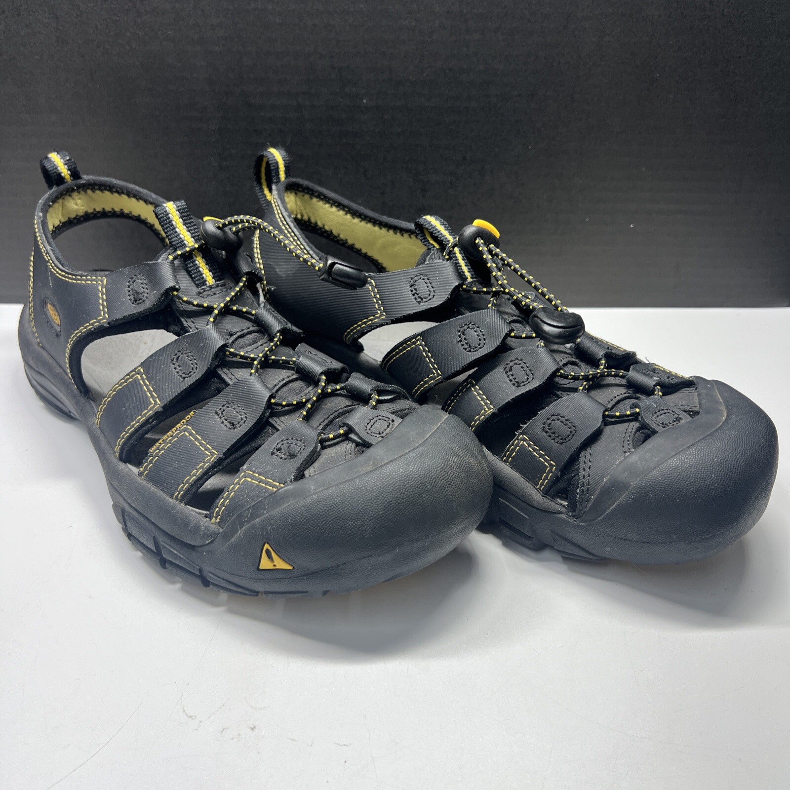 Keen Sandals Adult Size Black Sport Hiking Slip-On Water Shoes