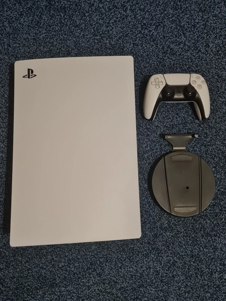 Sony PlayStation 5 Digital, photo 2 of 5