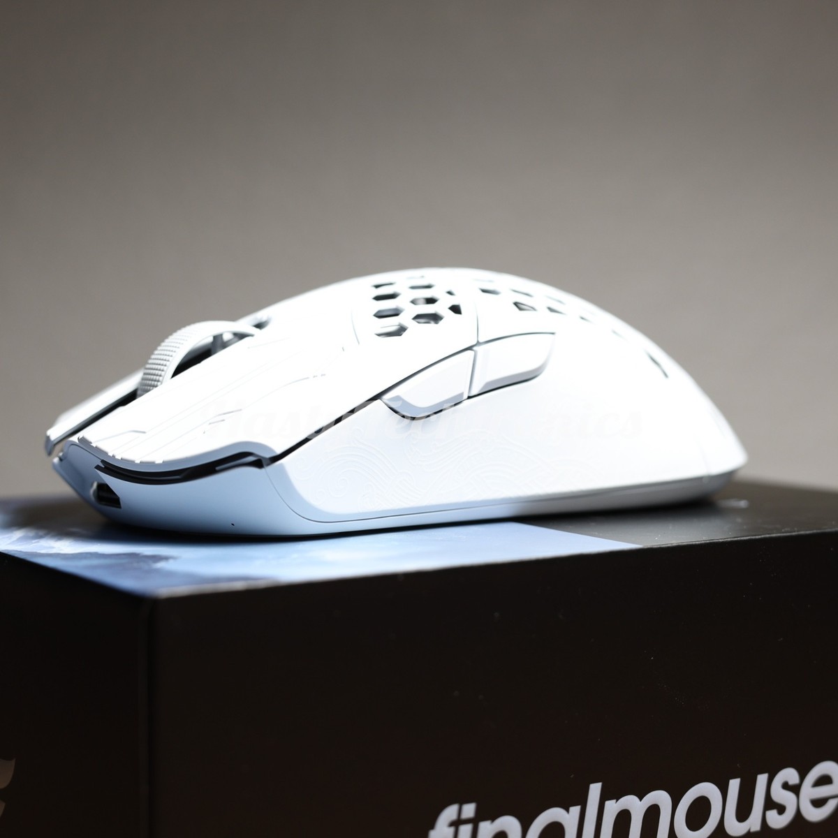 Finalmouse ULX Frostlord Small x/10,000 Limited Edition - New