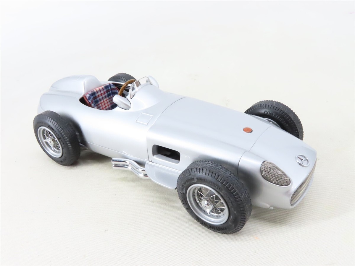 1:18 Scale CMC Die-Cast M-006 Mercedes-Benz W196 Silberpfeil 1:18 Scale CMC Die-Cast M-006 Mercedes-Benz W196 Silberpfeil