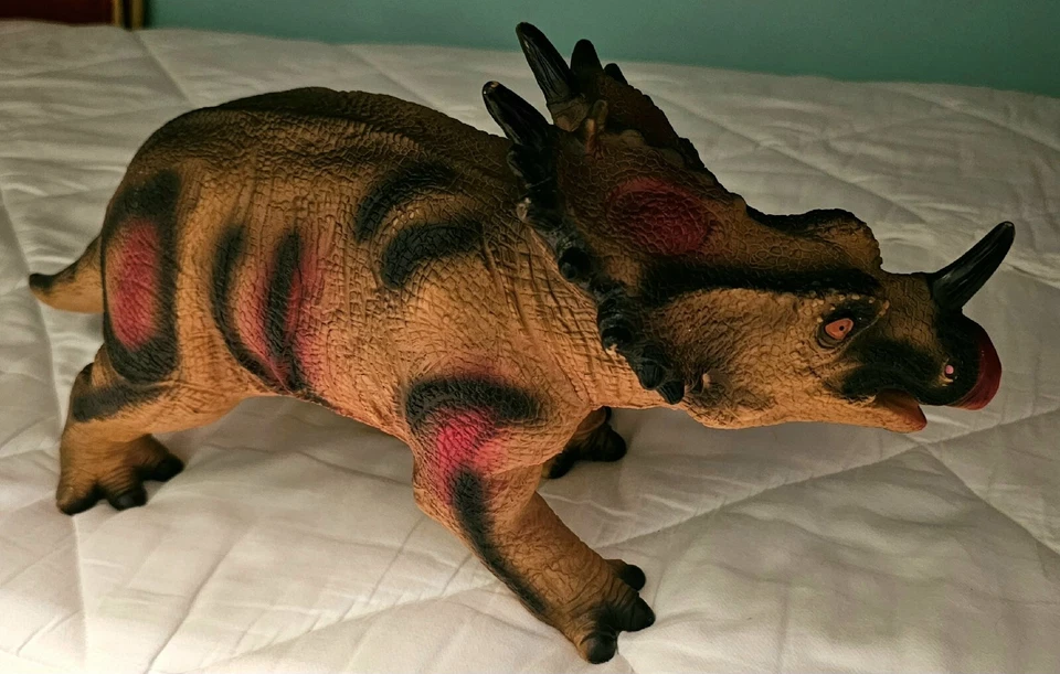 De colección Carnotaurus Disney Dinoland Animal Kingdom Peluche Látex Goma Stegosauraus Foto 3 de 4