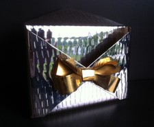 TRÈS CHIC PORTE COURRIER DESIGN dans le gout de MARIA PERGAY en métal argenté