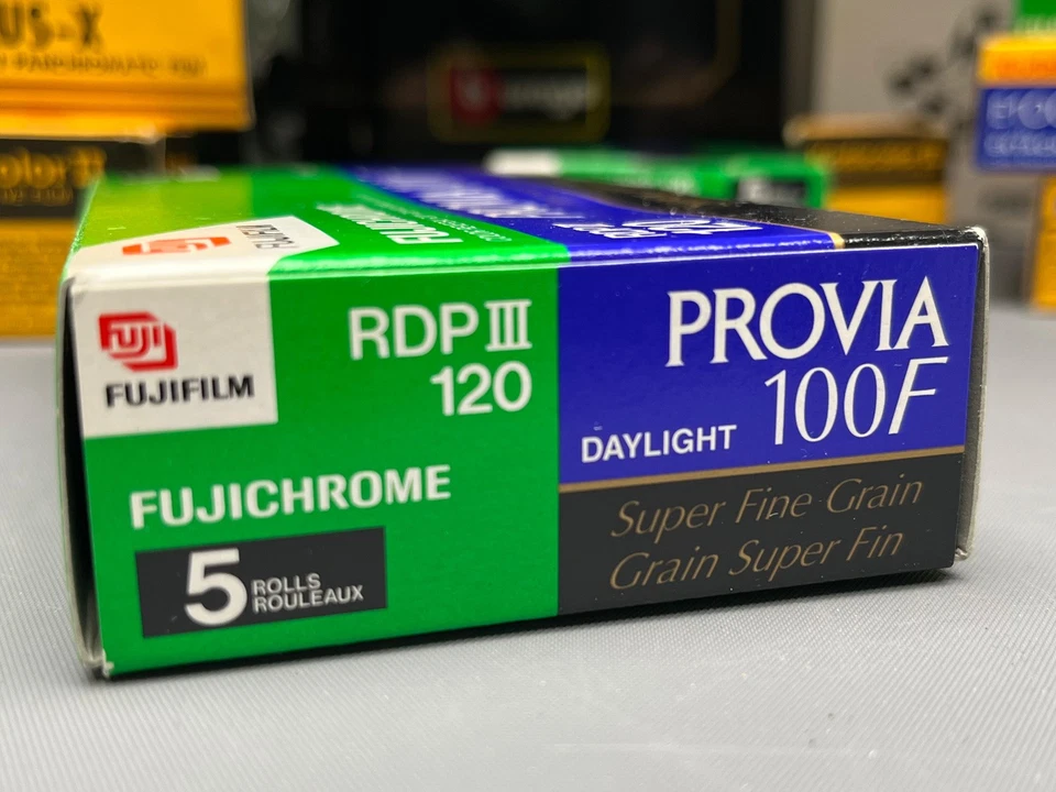 Fuji FUJICHROME Provia 100F Professional RDPlll 120 Daylight 3 Rolls Expired - Image 3 of 4
