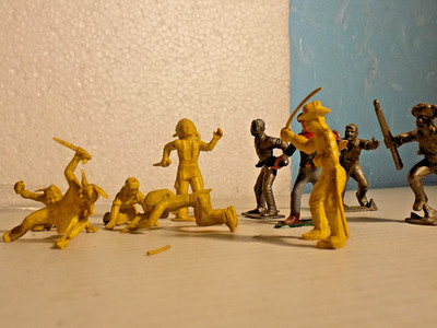 10 Original Fort Dearborn 48mm Marx Figures   (Mar. Listing)